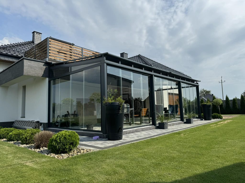 glass room black infinity lux